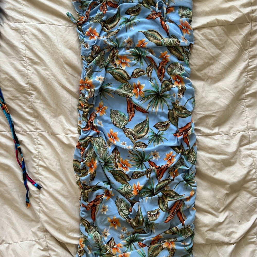 NEVER WORN BLUE PRINTED DRESS! SOFT LIGHTWEIGHT MATERIAL PERFECT FOR VACATION!